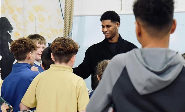 Napadač, koji je u Unitedu od sedme godine, napravio je fantastično priznanje tijekom posjeta svojoj staroj osnovnoj školi, gdje je podijelio 420 darova djeci