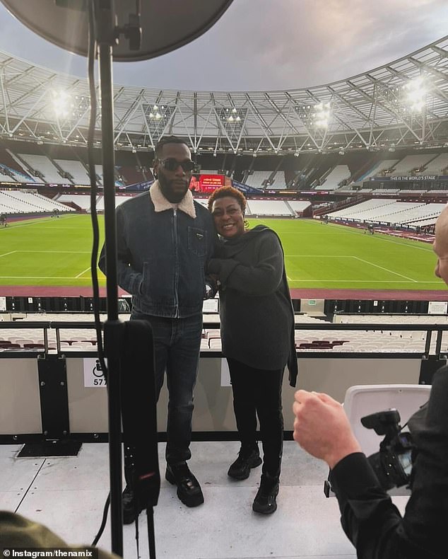 Ako stvari postanu ozbiljne, pjevačica MIA-e morat će pridobiti odobravanje svoje uvijek prisutne mame, Bose Ogulu (R, slika 2. srpnja)