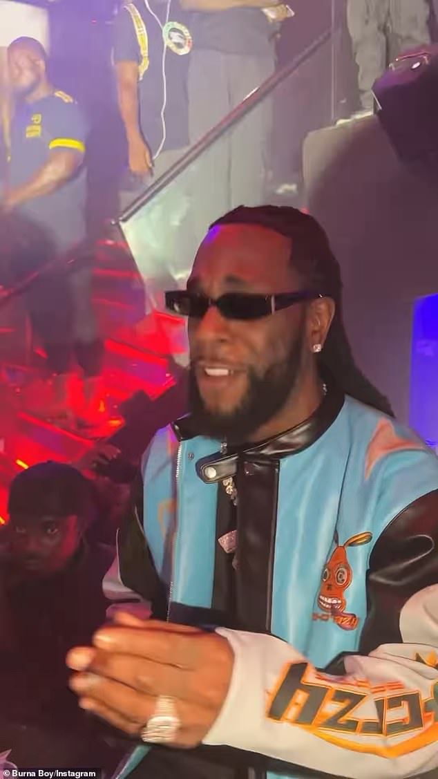 U viralnim snimkama, Chlöe i Burna (rođena kao Damini Ebunoluwa Ogulu) snimljene su kako se koordiniraju u potpuno crnoj odjeći u noćnom klubu u Lagosu u nedjelju navečer nakon što ju je on navodno dovezao iz Hollywooda i pokupio u Lamborghiniju