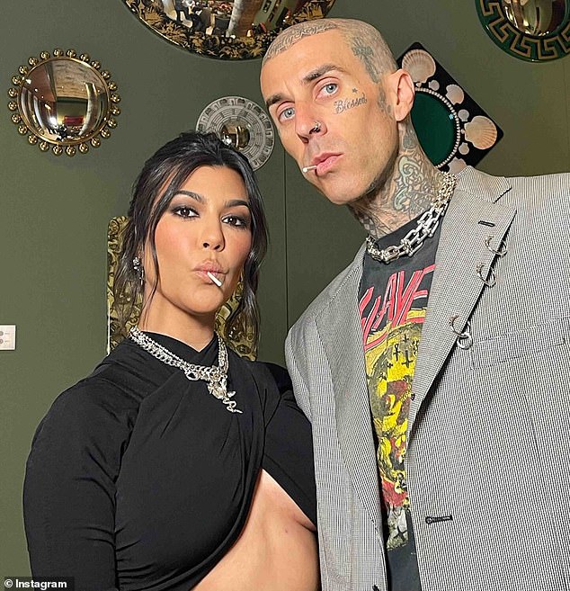 Samo dva mjeseca ranije u listopadu, Kourtney Kardashian i suprug Travis Barker zatražili su više lokalnih policijskih patrola oko njihove bračne kuće u Los Angelesu, rekla je tada policija za TMZ