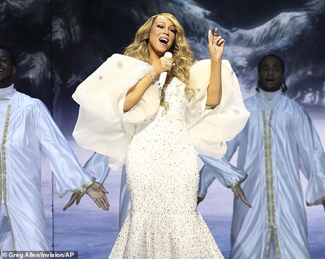 Mariah je u utorak navečer nastupila pred publikom od 19.000 ljudi, označavajući posljednju stanicu svoje turneje Christmas Time