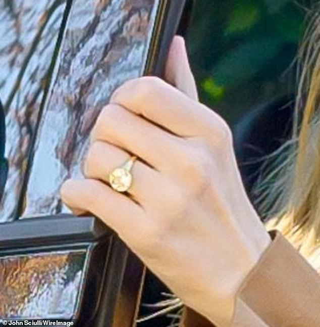 Izvršni producent Tell Me Lies pobrinuo se da zasja veliki dijamantni zaručnički prsten koji je 16. srpnja prihvatila od svog vrhunskog zaručnika Codyja Johna