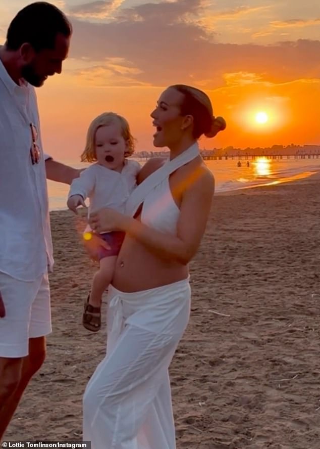 U srpnju je Lottie, koja je već brižna majka dvogodišnjeg sina Luckyja, objavila slatku isječku na Instagramu najavljujući da čeka svoje drugo dijete sa svojim zaručnikom Lewisom