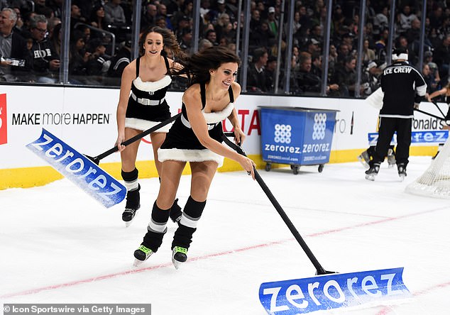 Nekoliko NHL momčadi počelo je koristiti ledene djevojke nakon što su Islandersi prekinuli tradiciju isključivo muškaraca 2000.