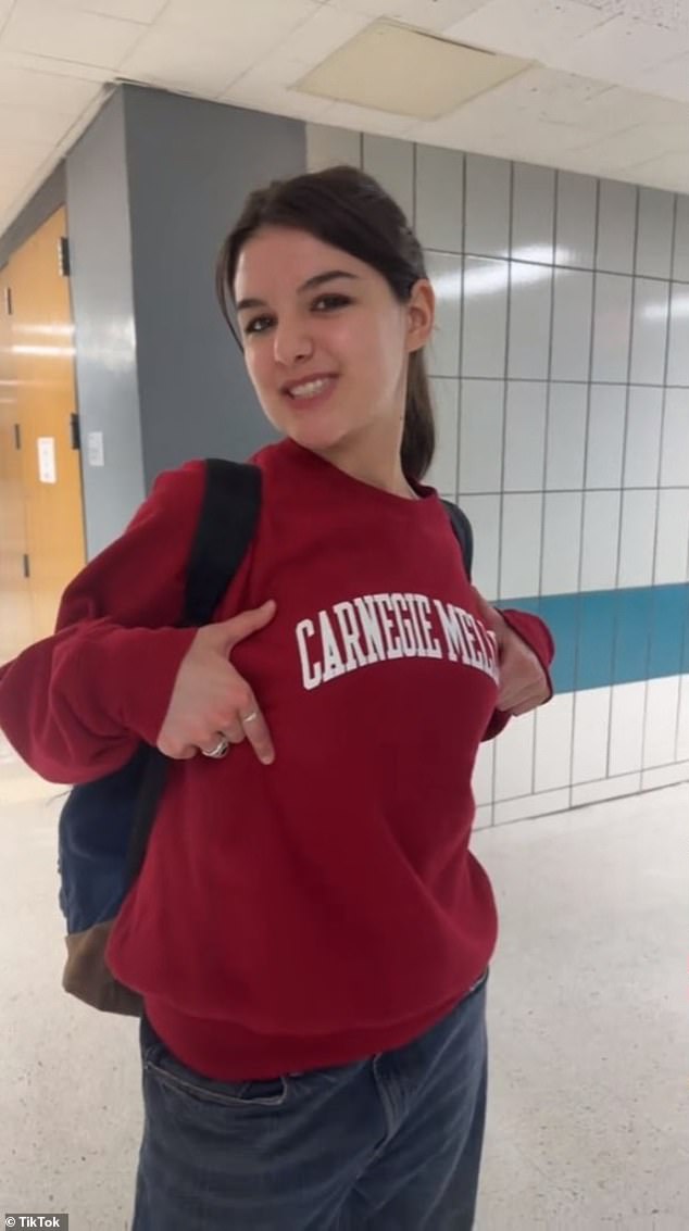 Suri, koja je ove godine započela svoju prvu godinu na Sveučilištu Carnegie Mellon, također je radila na svom pjevanju s pjesmama snimljenim za dva Katiena redateljska projekta
