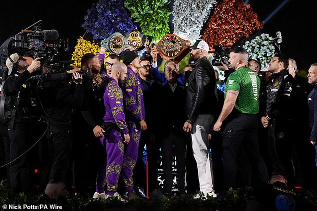 Oba borca ​​nosila su tešku odjeću, što znači da su im težine bile donekle pretjerane