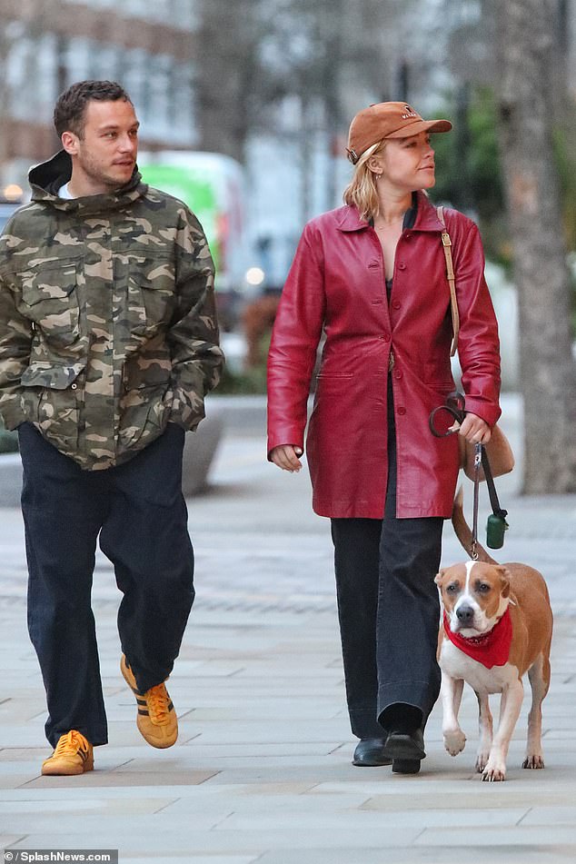 No izgledali su sretno i opušteno dok su šetali Florenceinog psa Billieja kroz Sloane Square, dok su usput provjeravali nekoliko trgovina