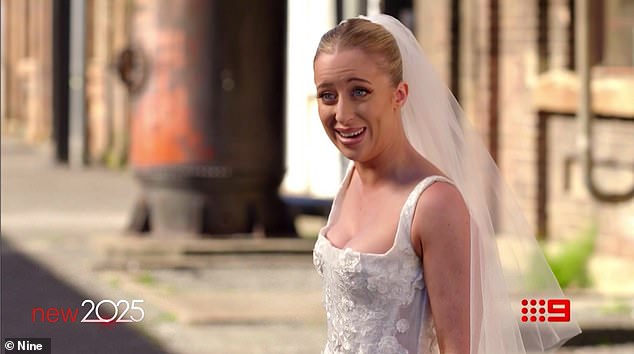 U divljoj promociji, Jamie jasno daje do znanja da je to sama, zveckajući sa svog 'popisa crvenih zastava' otvorenošću i humorom koji obećava da će je učiniti miljenicom obožavatelja ili gromobranom za kontroverze