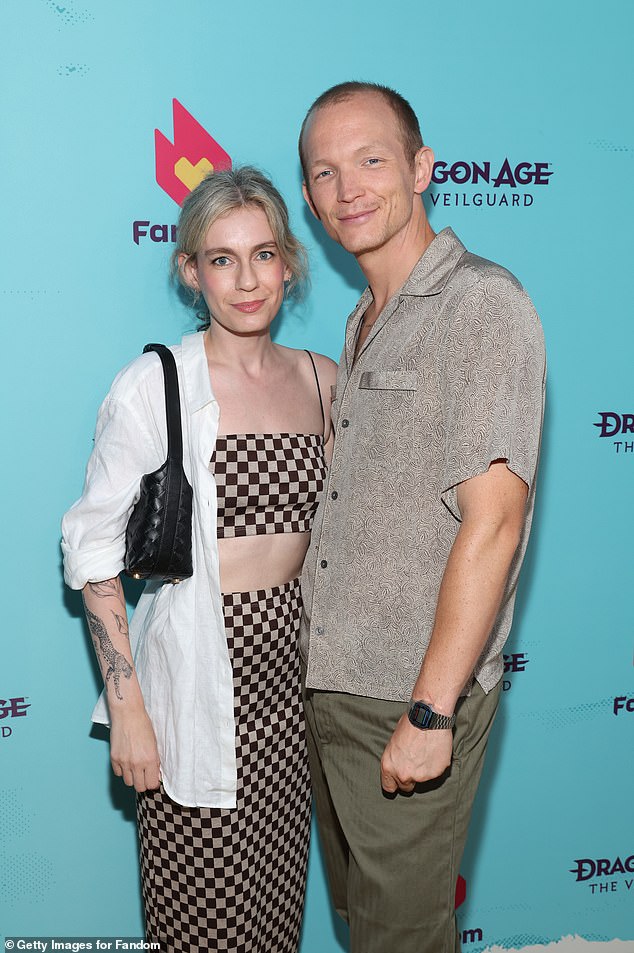 Wortmann i White prisustvuju Fandom Partyju na SDCC 2024. Predstavio EA na Floatu u Hard Rock Hotelu San Diego u srpnju