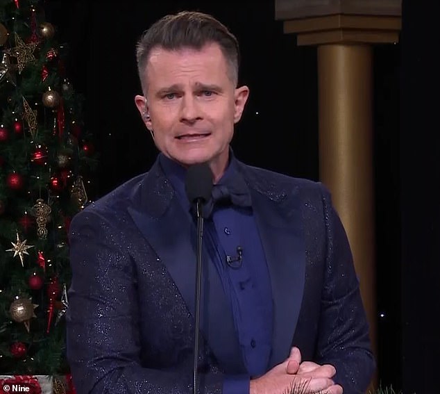 'Udarne vijesti večeras s Bowla', objasnio je Campbell prepunoj dvorani u Sidney Myer Music Bowlu tijekom televizijskog prijenosa u utorak. 'Moja lijepa suvoditeljica Sarah Abo oboljela je od upale slijepog crijeva