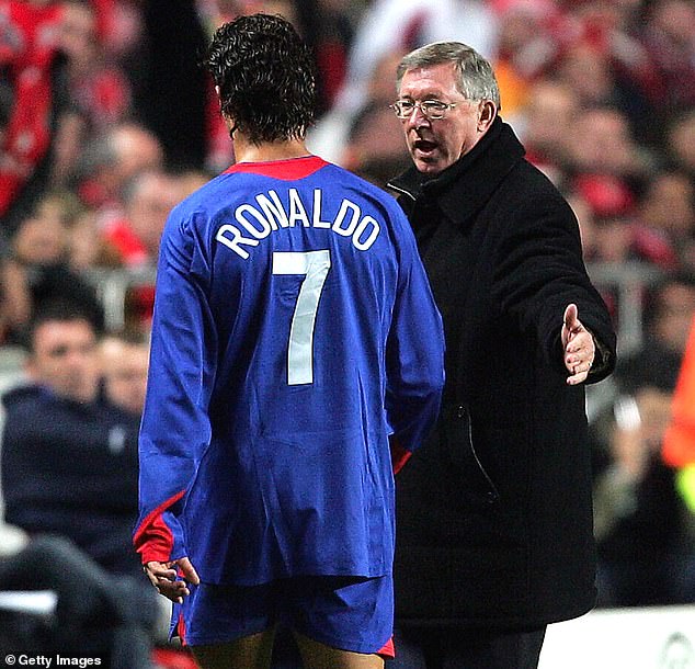 Ferguson, koji je bio poznat po tome što je igrače tretirao sušilom za kosu, bio je ljut na Ronalda zbog razmetanja
