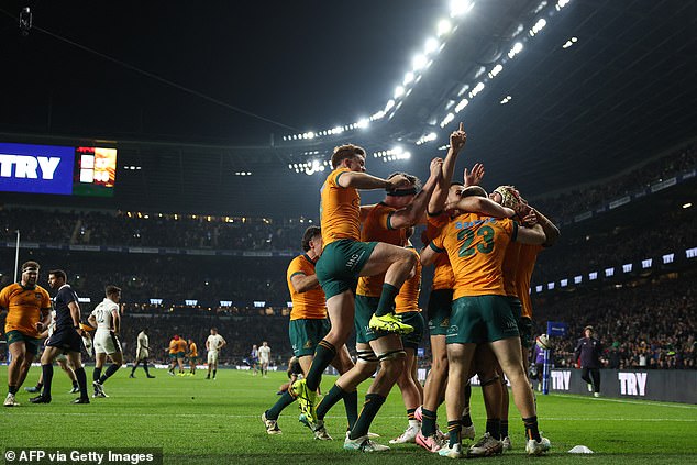 To je bio znak koliko su Wallabies pali da se ovo smatralo seizmičkim udarom u Twickenhamu
