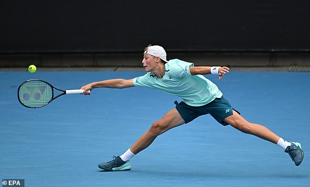 Hewitt (na slici u Melbourne Parku ranije ove godine) bio je uključen u prvom krugu kvalifikacija na Challenger događaju Canberra International