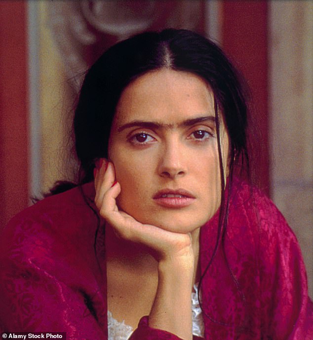 Materijali za glumce pružili su uvid u putanju njezina uspona do superzvijezde. Nastavila je glumiti u jednoj od svojih najpoznatijih uloga kao Frida Kahlo u naslovnom biografskom filmu Frida 2002.