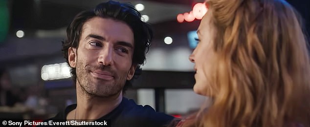 U Livelynoj pravnoj tužbi - koja obično prethodi službenoj tužbi - Lively je optužila Baldonija da ju je seksualno uznemiravao tijekom produkcije filma na više načina