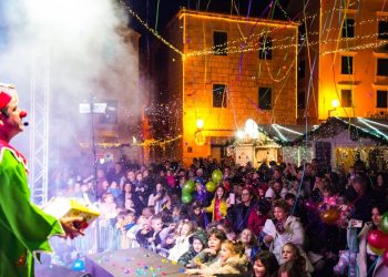 ANKETA UNUTAR ČLANKA Jedan dalmatinski grad priprema spektakl za Staru i Novu godinu. Hoćete li ga posjetiti?