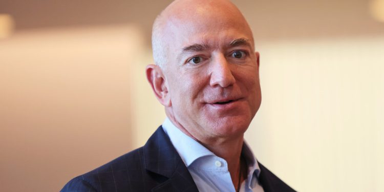 Amazon Jeffa Bezosa donira milijun dolara Trumpu — RT World News