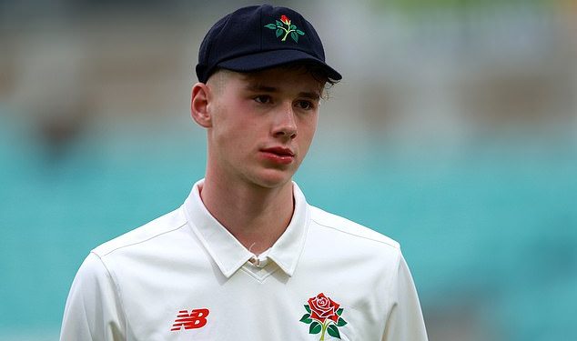 Andrew Flintoff trenira sina Rockyja, 16, dok je zvijezda u usponu kasno pozvana da igra u momčadi England Lions protiv Južne Afrike