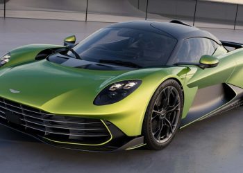 Auto Klub – Aston Martin Valhalla: Fascinantni superautomobil s 1079 KS napada Ferrari i Lamborghini!