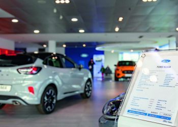 Auto Klub – Europskim proizvođačima prijeti oluja stoljeća: Kazne za CO2, auti postaju još skuplji, a struja jedini izbor