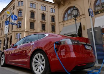 Auto Klub – I to se dogodilo: Vožnja na električni pogon više nije jeftinija od vožnje s benzinskim autom