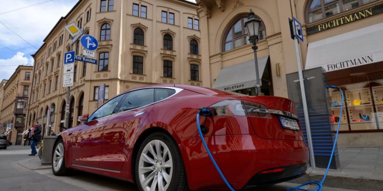 Auto Klub – I to se dogodilo: Vožnja na električni pogon više nije jeftinija od vožnje s benzinskim autom