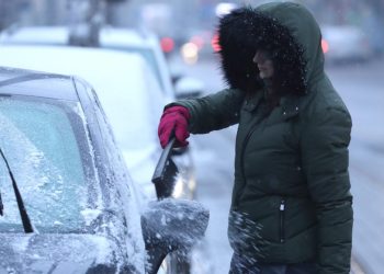 Auto Klub – Imajte na umu: U ovim državama je zabranjeno zagrijavati auto dok stružete led i čistite snijeg s njega