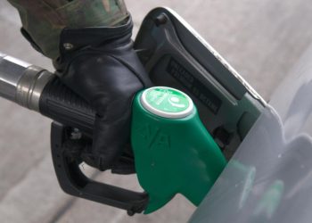 Auto Klub – Istina ili mit: Može li biti štetno točenje goriva dok motor automobila radi?