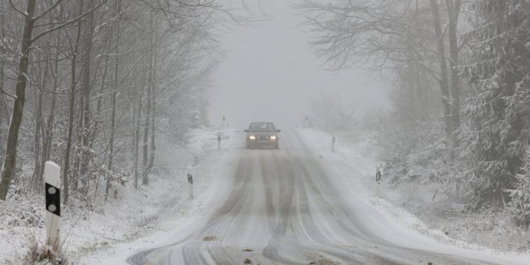 Auto Klub – Kako voziti kad se na kolniku stvori poledica: Ovih par savjeta sigurno umanjuju rizik od nezgode