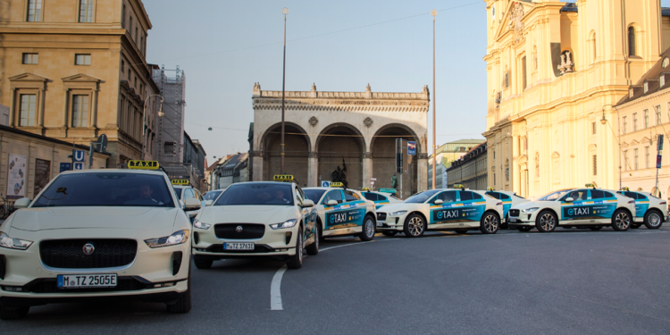 Auto Klub – Kolika je zapravo trajnost baterija električnih auta? Ovaj test taksi vozila s 260.000 km otkriva dio istine
