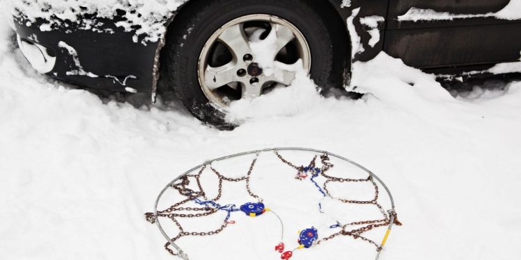 Auto Klub – Mnogi ih imaju u prtljažniku, no kada zagusti, ne znaju što s njima. Ovo je velik vodič o lancima za snijeg