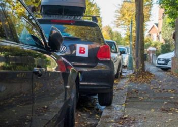 Auto Klub – Naljepnica ‘B’ zgrozila javnost: ‘Označava vozače koji ne znaju osnovni manevar’