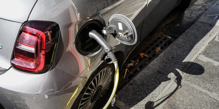 Auto Klub – Napokon: Cijene električnih automobila mogle bi pasti na razinu onih za benzinske do 2026. godine