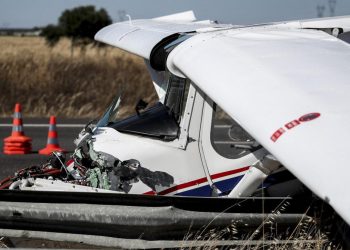 Auto Klub – Nevjerojatna situacija: Zrakoplov sletio na cestu i sudario se s autima, svi sudionici ovog horora čudom preživjeli