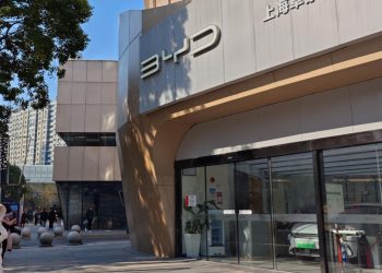 Auto Klub – Pobuna protiv kineskog BYD-a: ‘Tretiraju nas kao robove, spavamo na krevetima bez madraca’