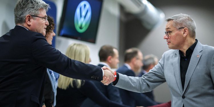 Auto Klub – Postignut sporazum u VW-u: Nema zatvaranja tvornica, no gasi se 35.000 radnih mjesta, a proizvodnja Golfa seli u Meksiko