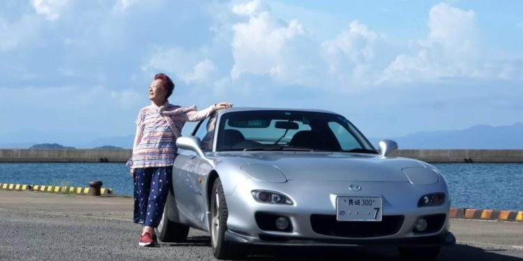 Auto Klub – Prava ljubav: 80-godišnjakinja vraća svoj sportski RX-7 Mazdi nakon 25 godina jer joj je istekla vozačka