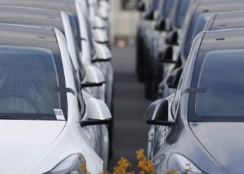 Auto Klub – Procurio tajni dokument: Tesla od britanske vlade zahtjeva veće poreze na benzince i dizelaše