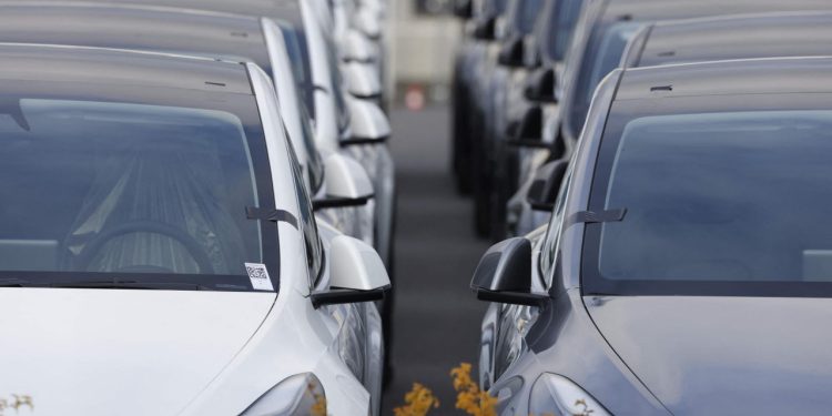 Auto Klub – Procurio tajni dokument: Tesla od britanske vlade zahtjeva veće poreze na benzince i dizelaše