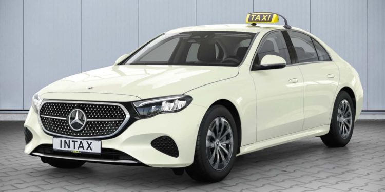 Auto Klub – Stara ljubav nema zaborava: Na ceste stigao novi Mercedes E-klase taxi, dobio i početni dizelaš 200d od 163 KS