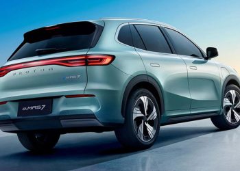 Auto Klub – Što je ovo? Prvi električni Proton iz Malezije izgleda kao Porsche naručen s Ali Expressa