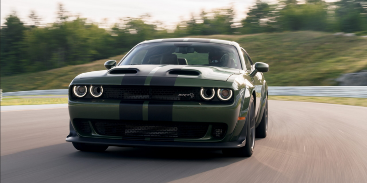 Auto Klub – Susjedstvo u šoku: Divljao autom pa velikom brzinom ‘poletio’ i u filmskom stilu završio na krovu kuće