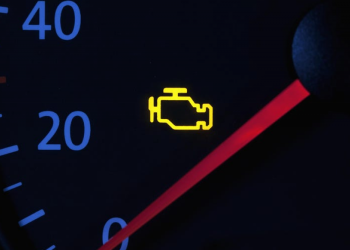 Auto Klub – Upalila vam se ‘check engine’ lampica? Ugasite ju sami za deset sekundi jednostavnim trikom