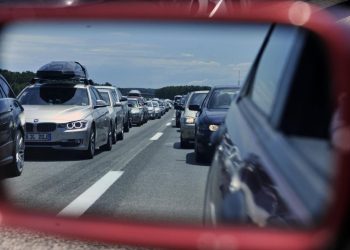 Auto Klub – Znate li za pravilo ‘dvije sekunde’? Ako ga ne poštujete riskirate kaznu od 260 eura