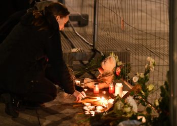 BEOGRAD Roditelji ubijenih učenika u ‘Ribnikaru’ odali počast žrtvama napada u Zagrebu | NACIONAL.HR