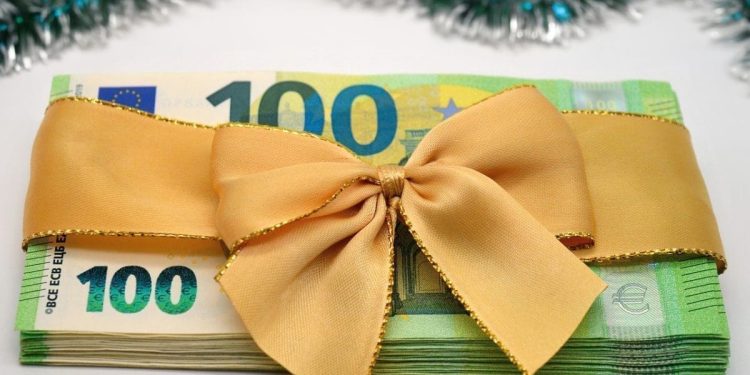 BULJ ODLUČIO Božićnice u Sinju rastu do 120 posto. Dobit će ih svi nezaposleni, umirovljenici, njegovatelji…