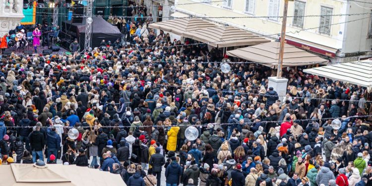 Badnjak u Splitu: Miris bakalara, šušur i pjesma na svakom koraku! 