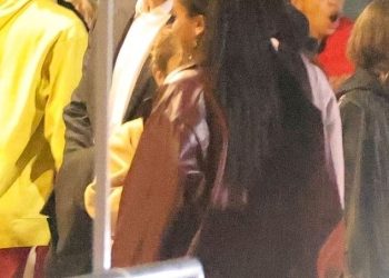 Ben Affleck ponovno se udružuje s bivšim Jennifer Lopez i Jennifer Garner kako bi gledali njihovu djecu Fina i Emme u predstavi