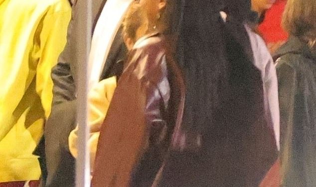 Ben Affleck ponovno se udružuje s bivšim Jennifer Lopez i Jennifer Garner kako bi gledali njihovu djecu Fina i Emme u predstavi