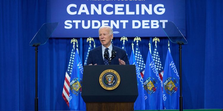 Bidenov administrator najavljuje dodatnih 4,28 milijardi dolara studentskih zajmova